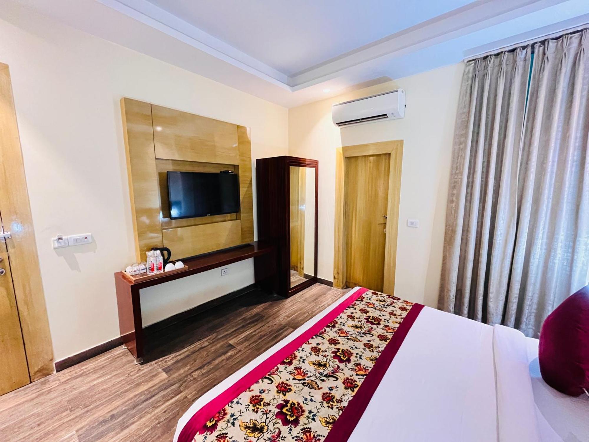Hotel Banz Near Indira Gandhi Airport Delhi Nova Deli Exterior foto